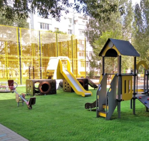 Место для игровой и спортивной площадок